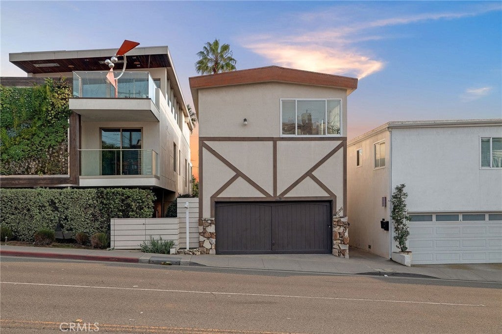 656 Manhattan Beach Boulevard