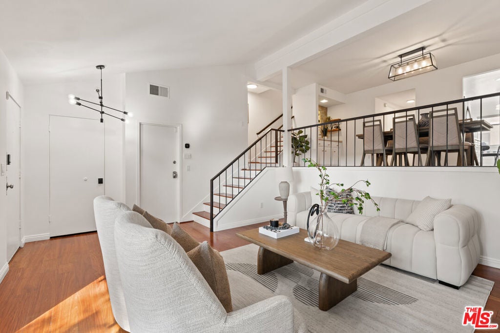 Photo of Listing #25487649