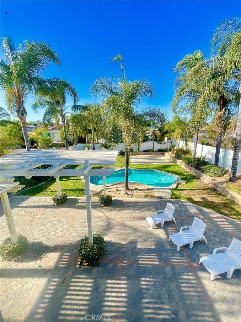 Photo of Listing #IV25017660