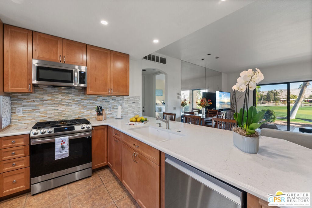 Photo of Listing #25489275