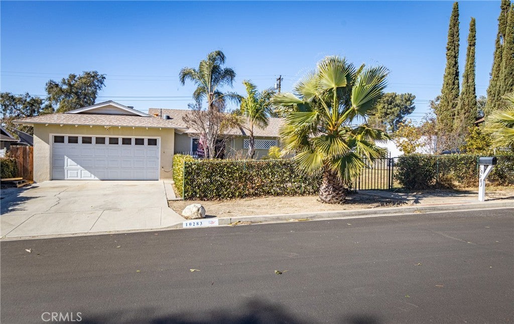 Photo of Listing #IV25018772