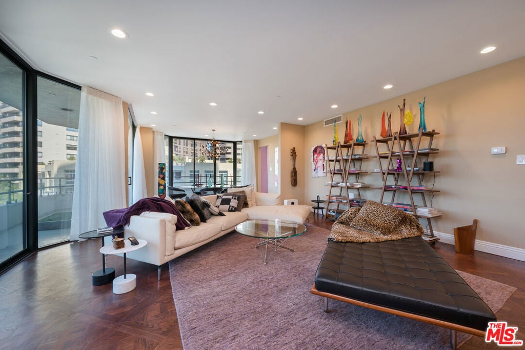 Photo of Listing #25488221