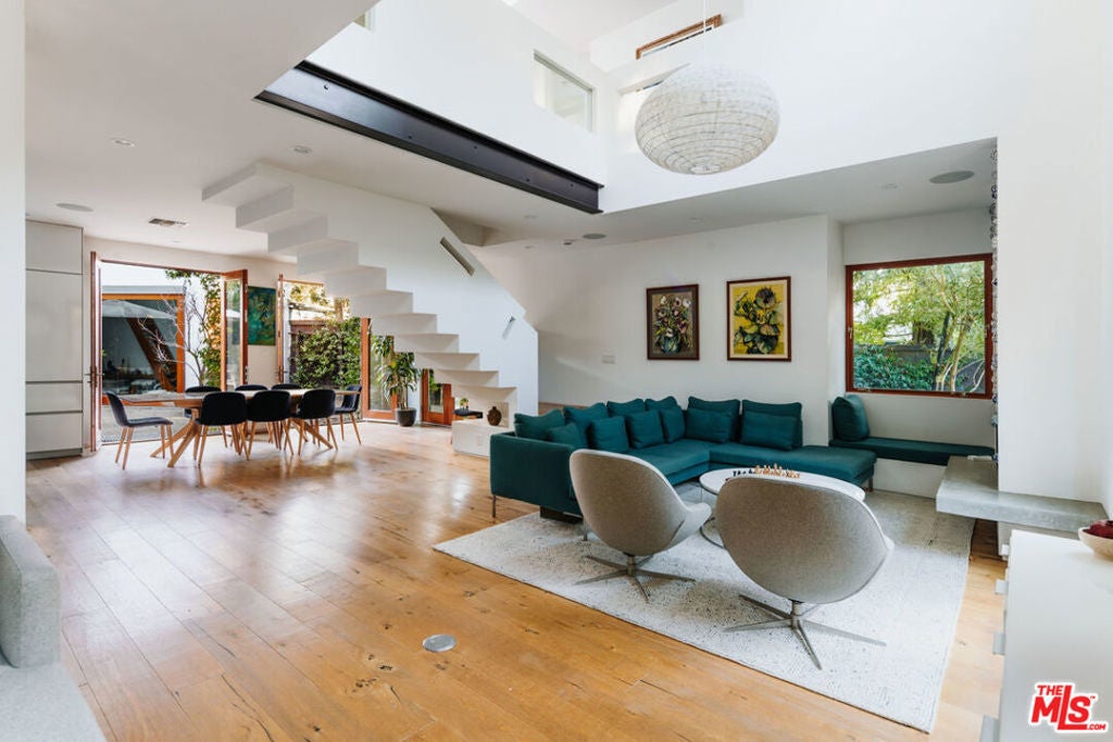 Photo of Listing #25489677