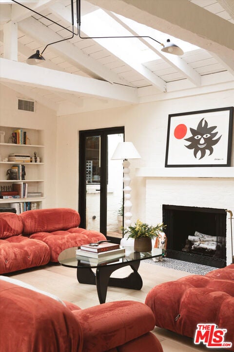 Photo of Listing #25489779