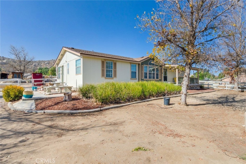 Photo of Listing #IV25017629