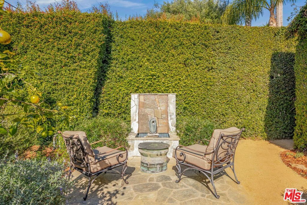 Photo of Listing #25489495