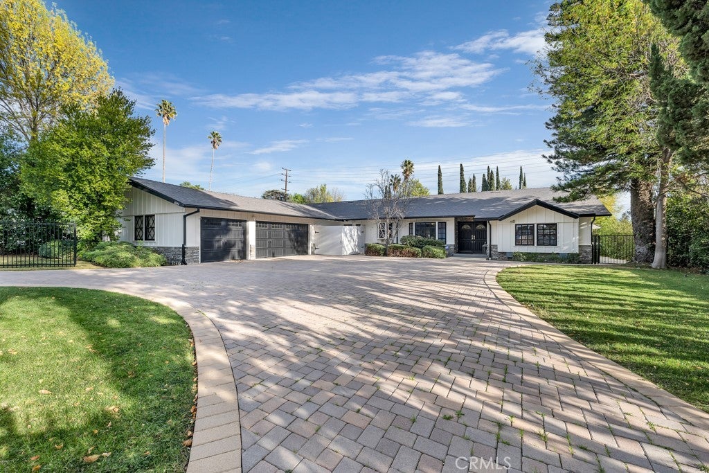 Photo of Listing #SR25020472