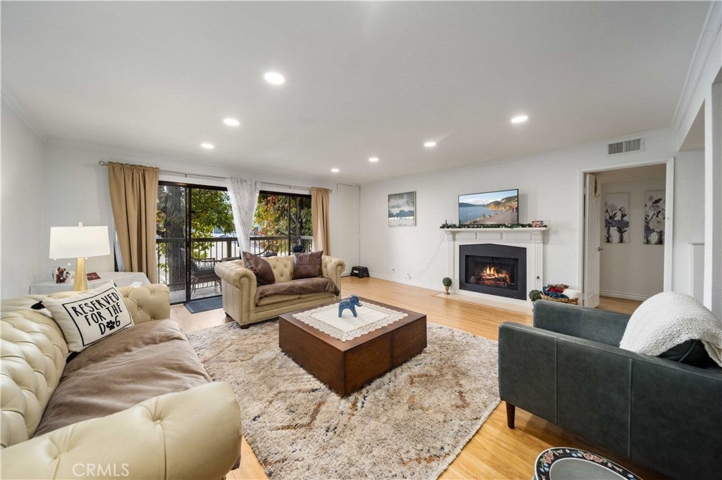 Photo of Listing #SR25017340