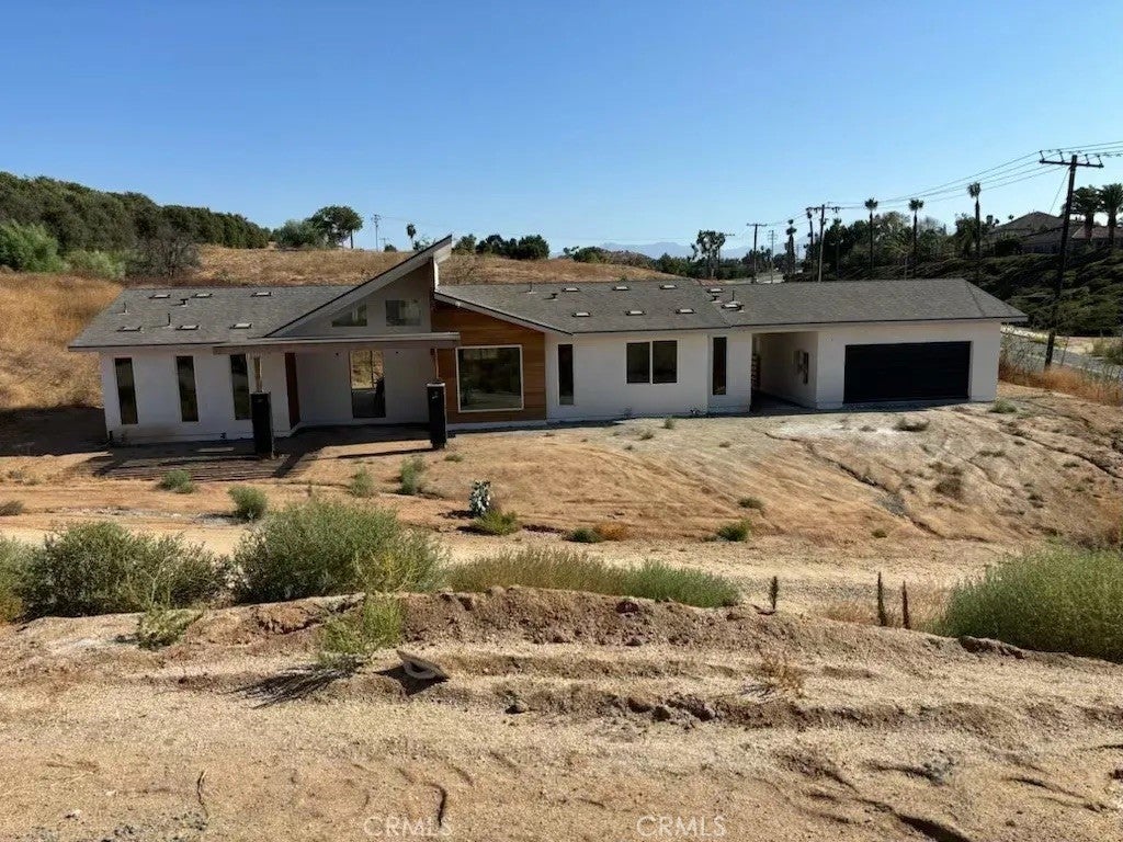 Photo of Listing #IV25021577