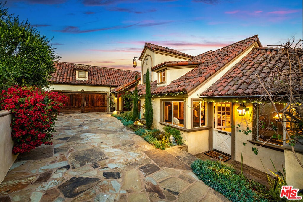 Photo of Listing #25489621