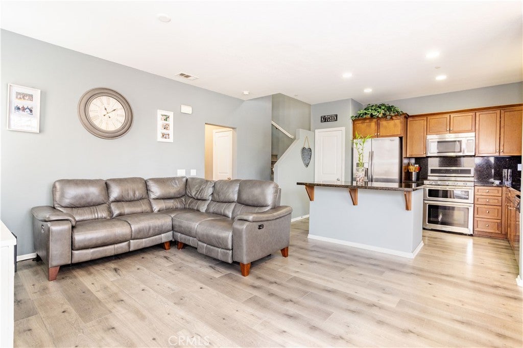 Photo of Listing #SR25021389