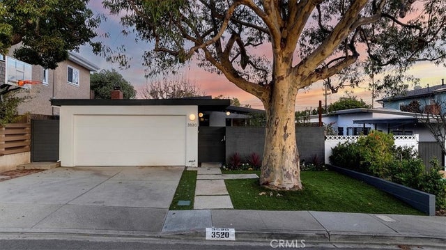 3520 Elm Avenue, Manhattan Beach.