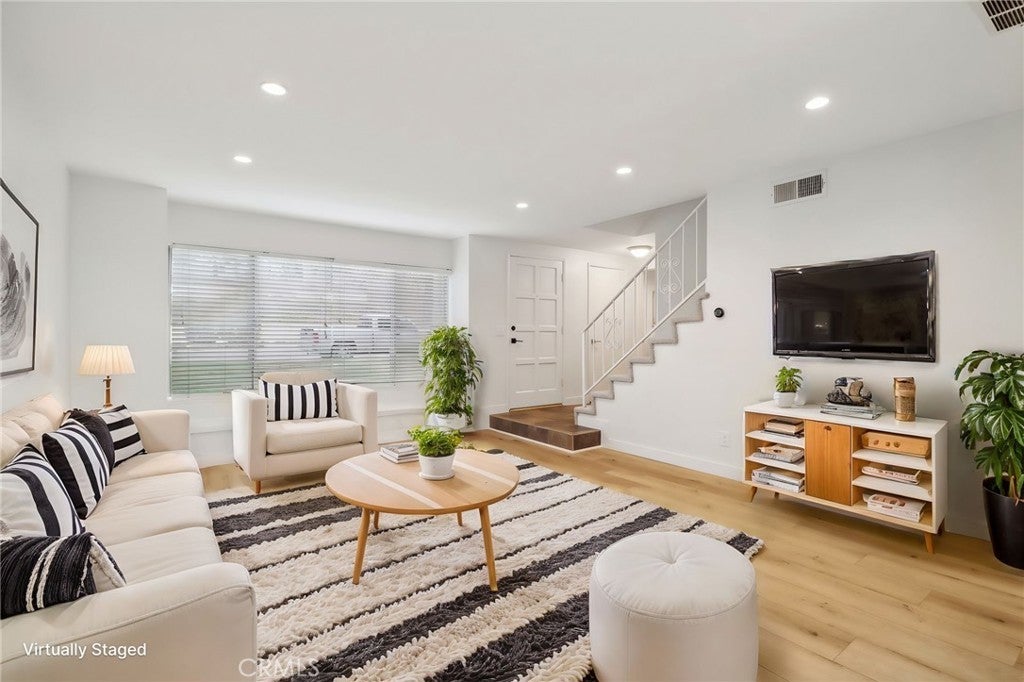 Photo of Listing #SR25020922