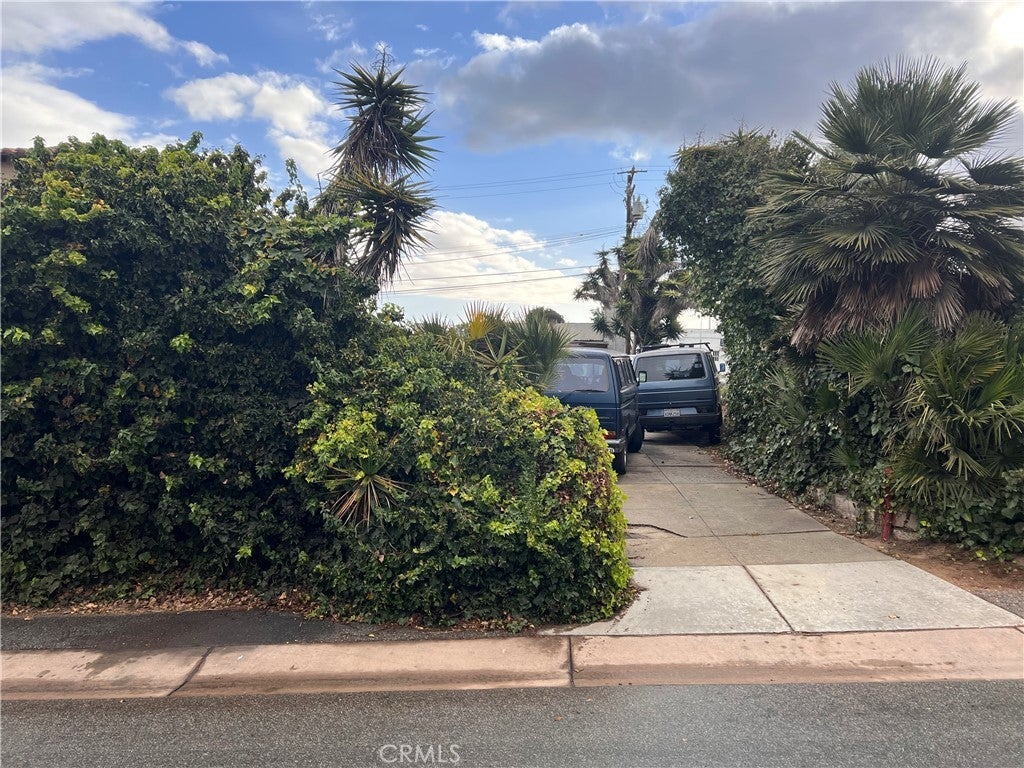 1300 Oak Avenue