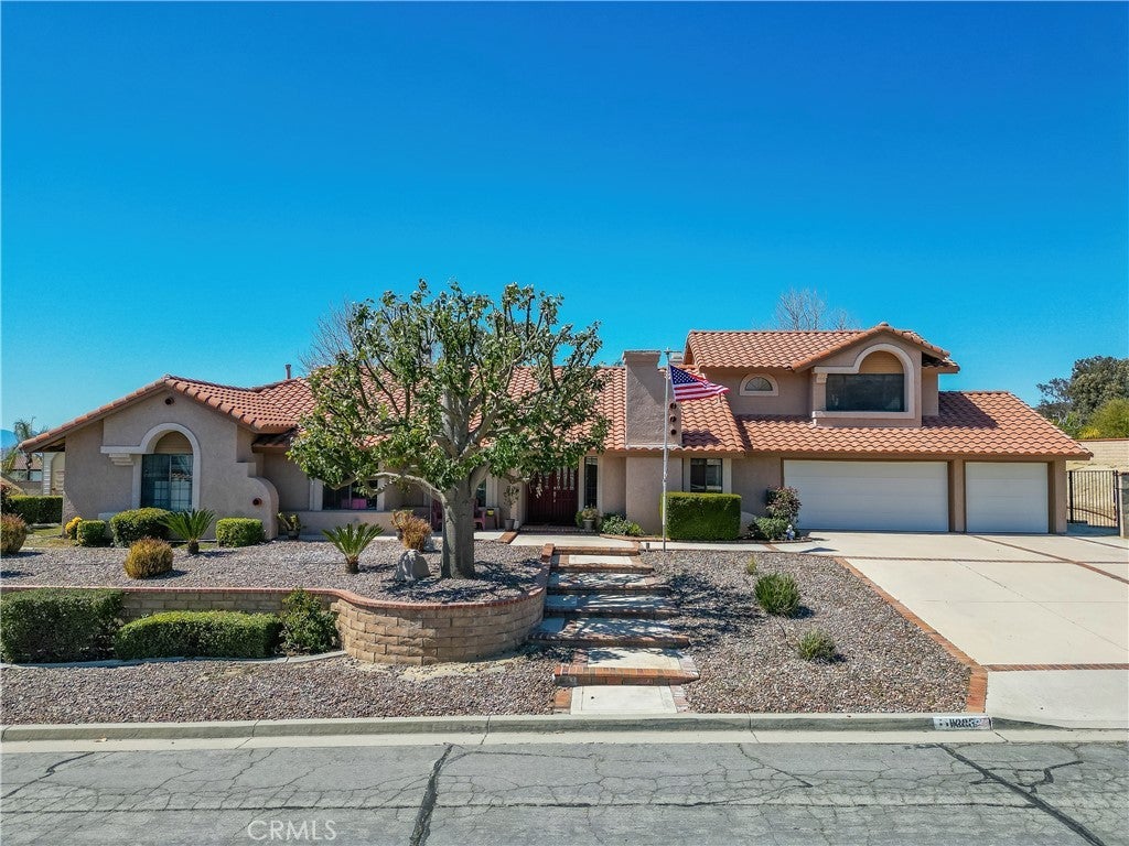 Photo of Listing #IV25005605