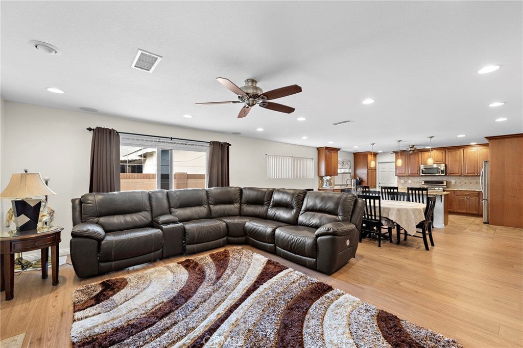 Photo of Listing #OC25022615