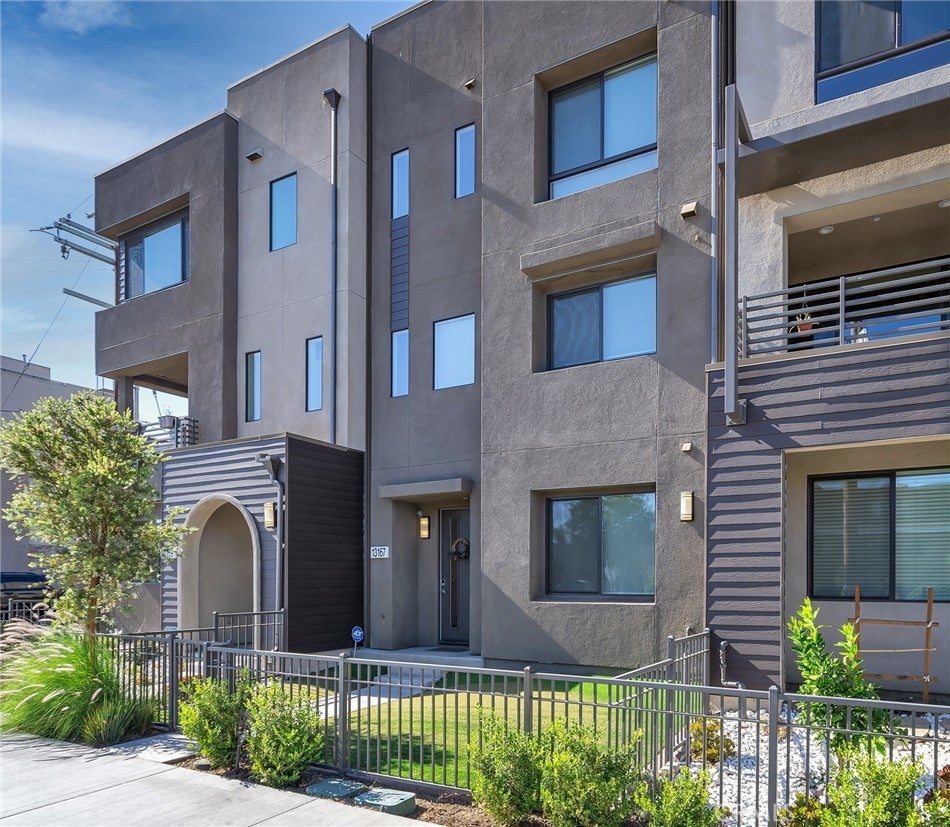 Photo of Listing #SR25023660