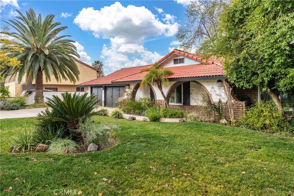 Photo of Listing #IV25023757