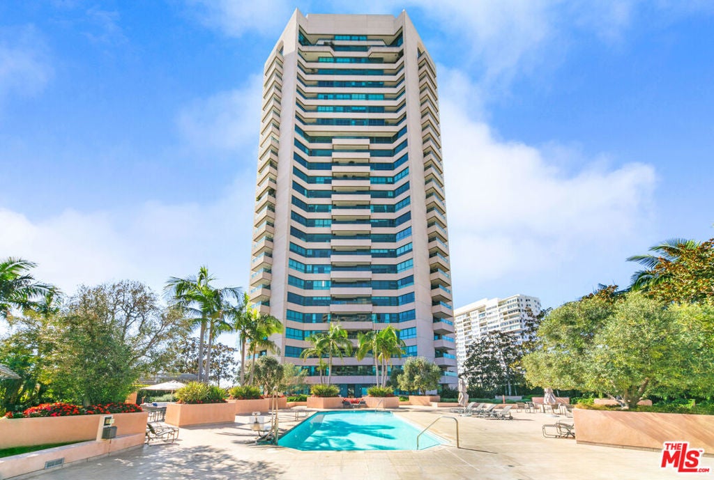 Photo of Listing #25491873