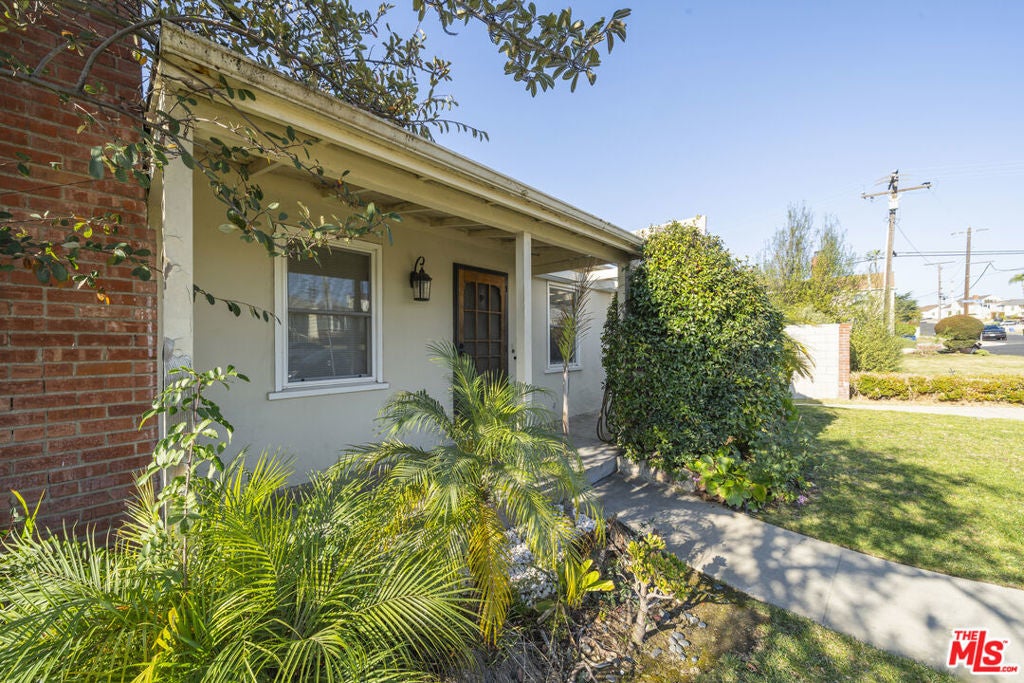 Photo of Listing #25493555