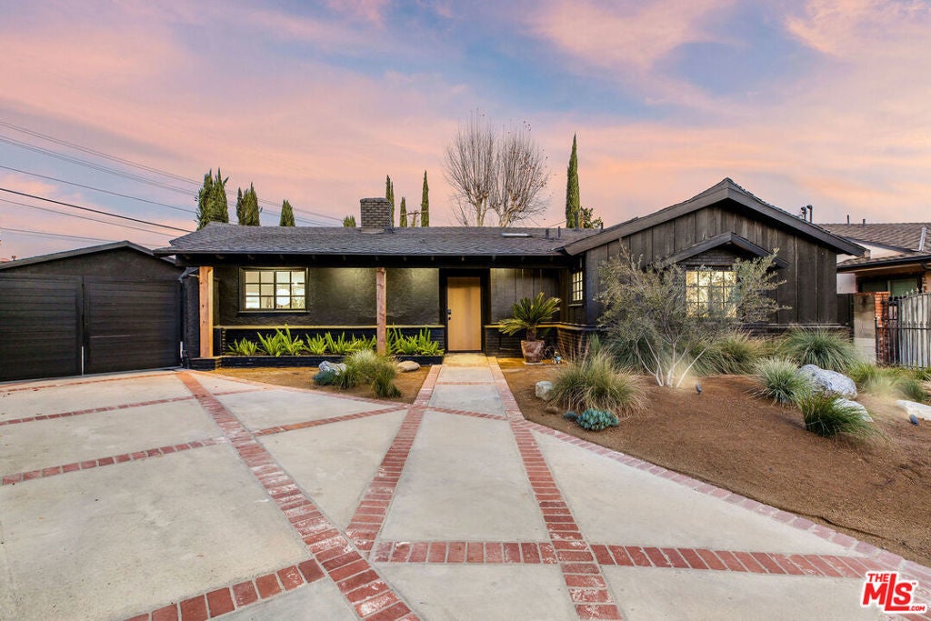 Photo of Listing #25493691