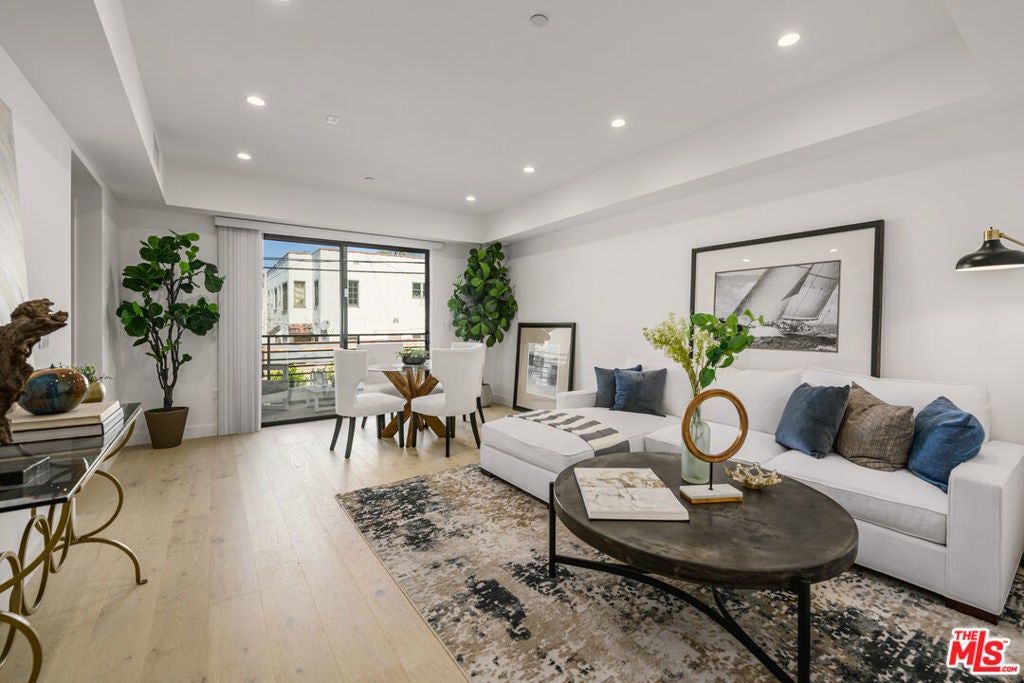 Photo of Listing #25481527