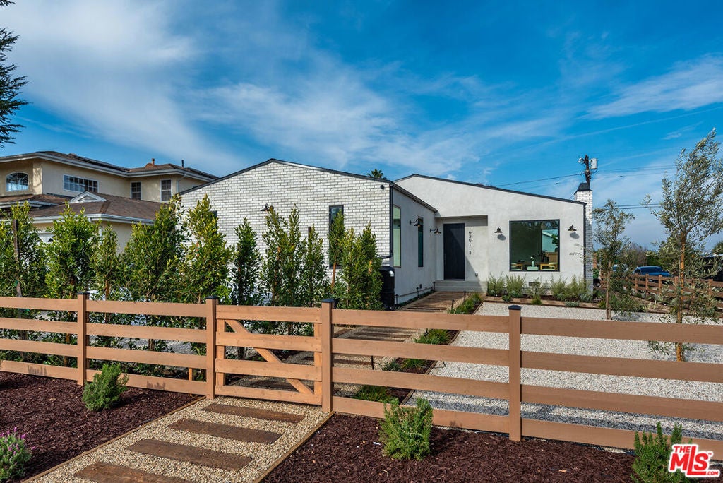 Photo of Listing #25491821