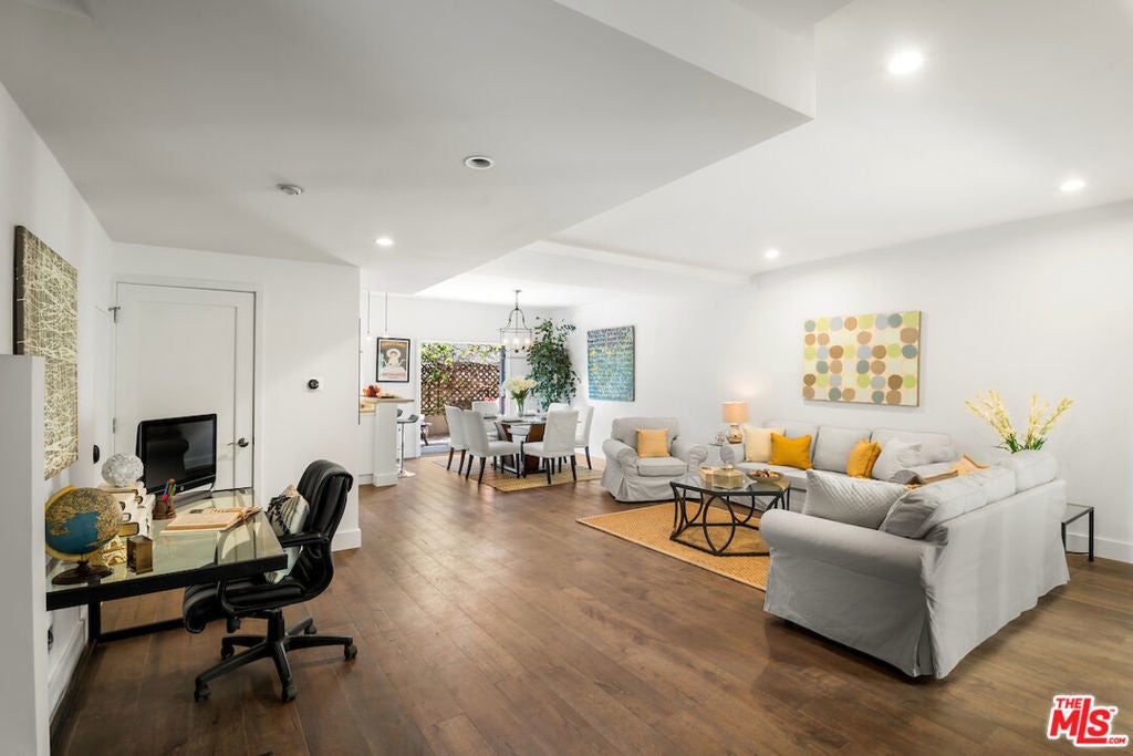 Photo of Listing #25493407