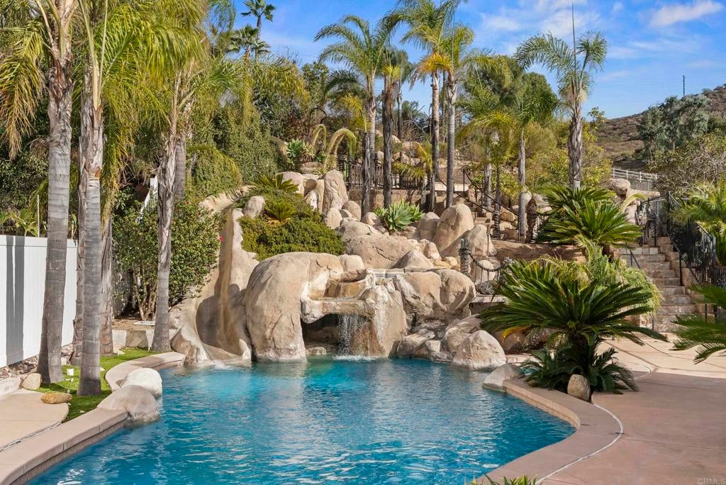 Photo of Listing #PTP2500899