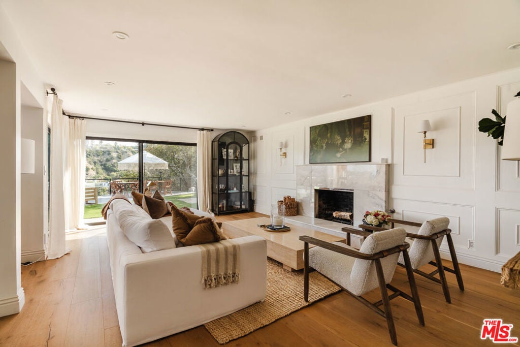 Photo of Listing #25494415