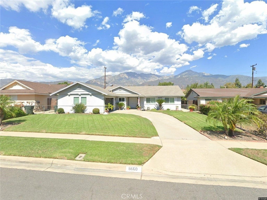 Photo of Listing #IV25027207