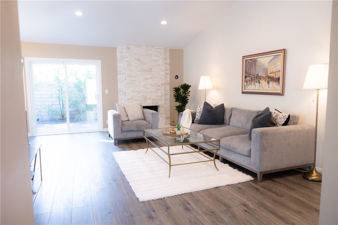 Photo of Listing #OC25027391