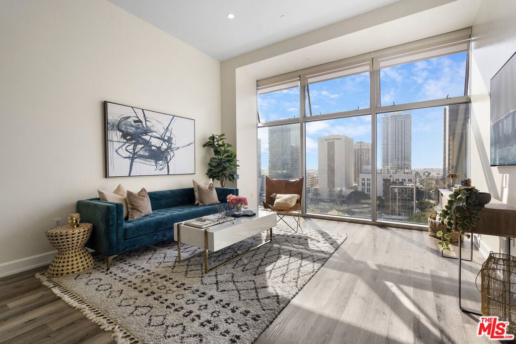 Photo of Listing #25495293