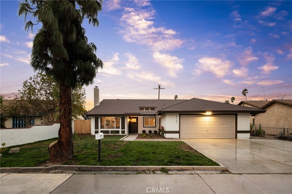 Photo of Listing #IV25026457