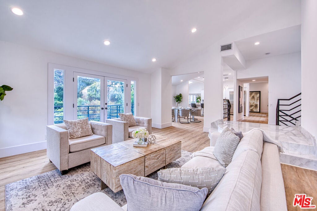 Photo of Listing #25495885