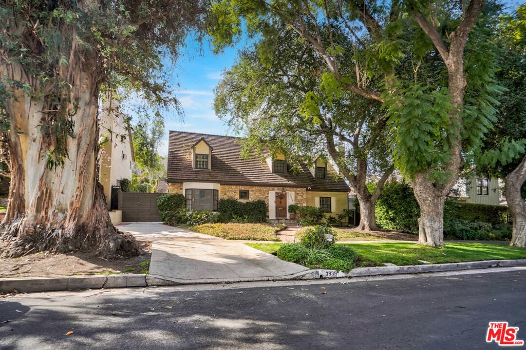 Photo of Listing #25493641