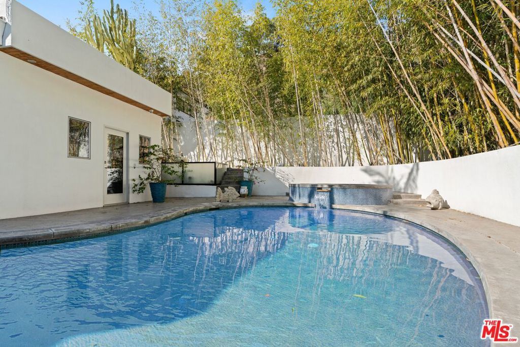 Photo of Listing #25493364