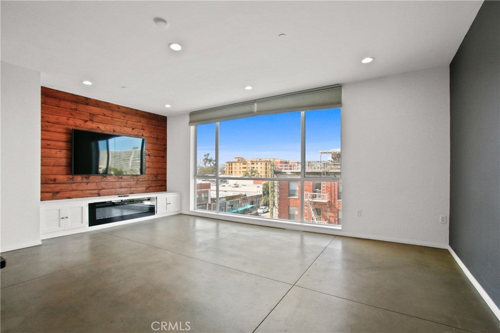 Photo of Listing #DW25017687