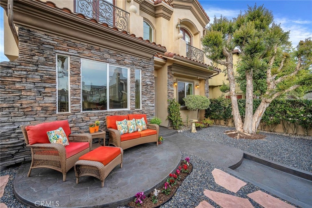 2221 Warfield Avenue A