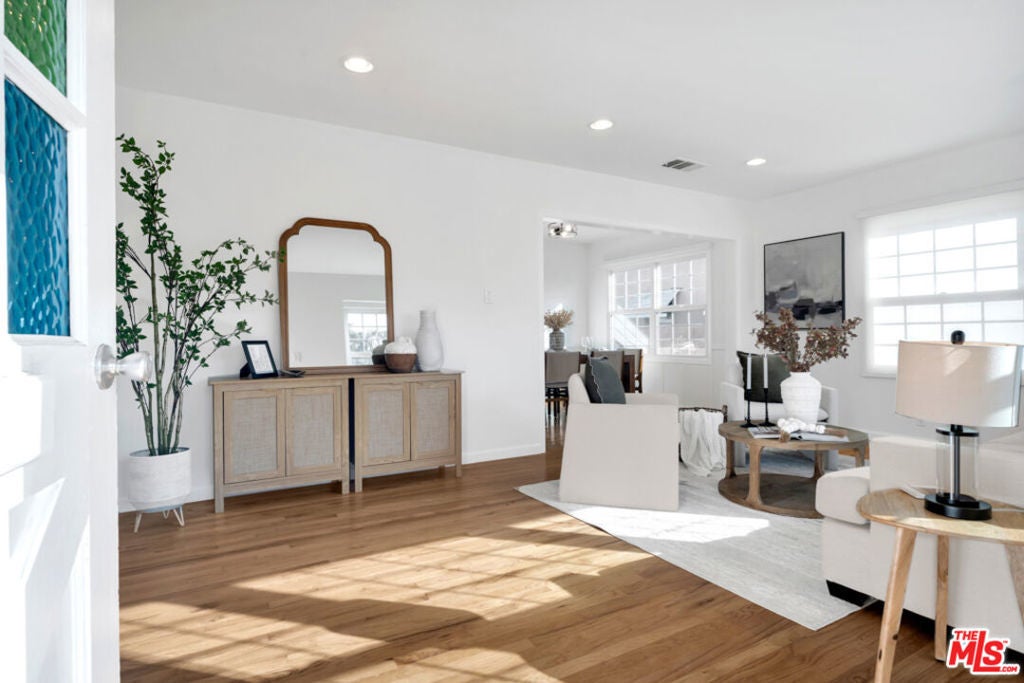 Photo of Listing #25497449