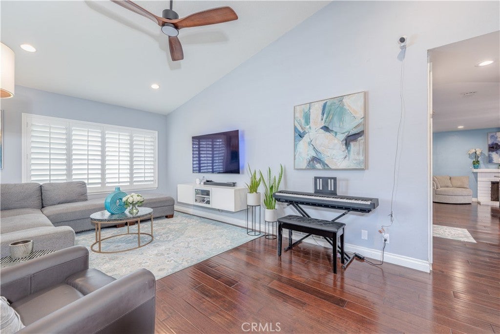 Photo of Listing #OC25019397