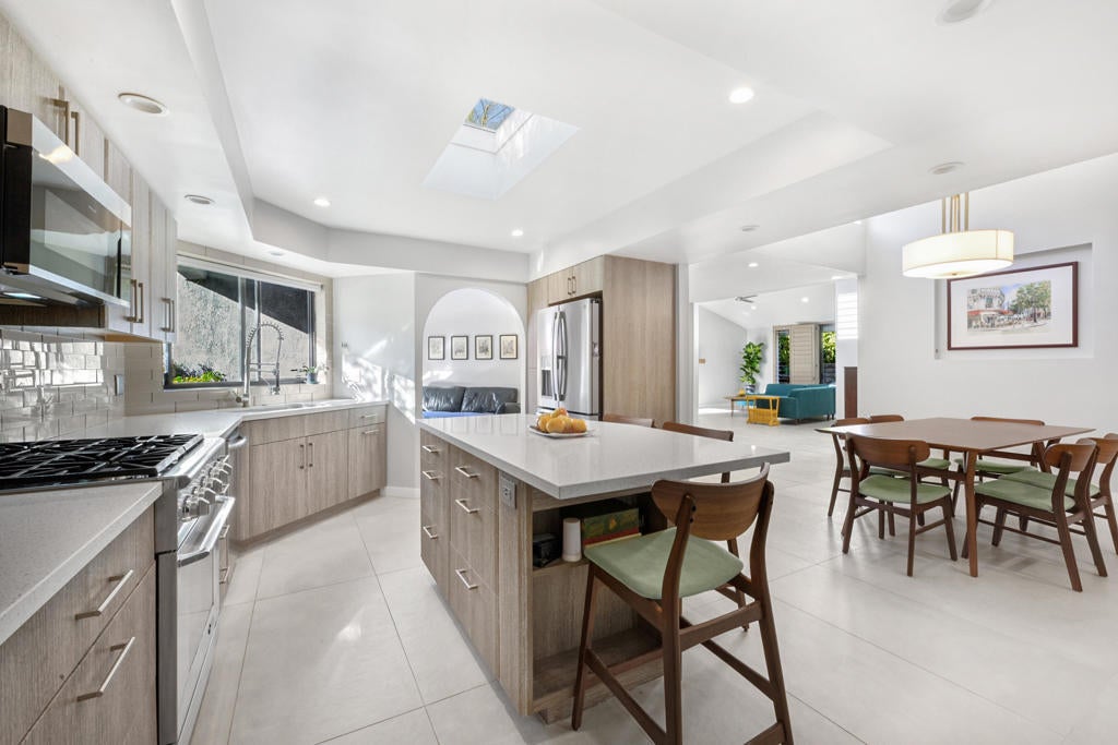 213 La Verne Way, Palm Springs