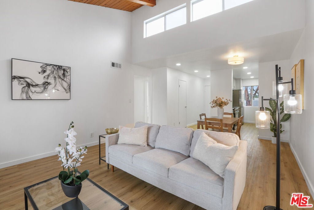 Photo of Listing #25496969