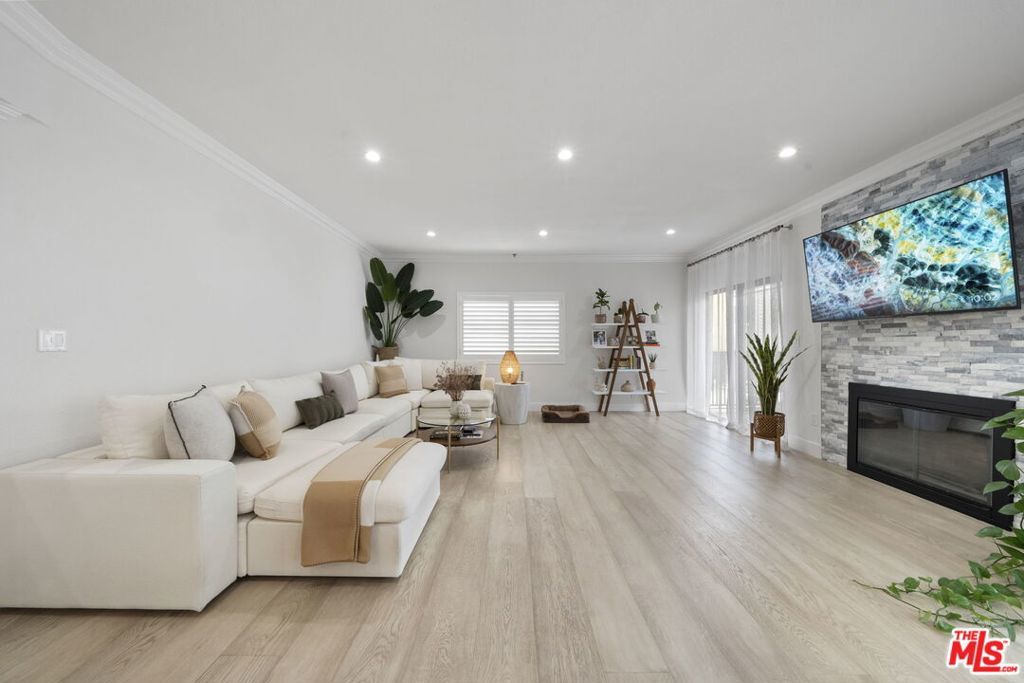 Photo of Listing #25497823