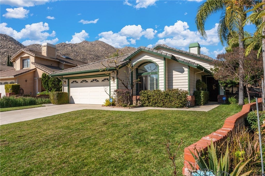 Photo of Listing #IV25032942