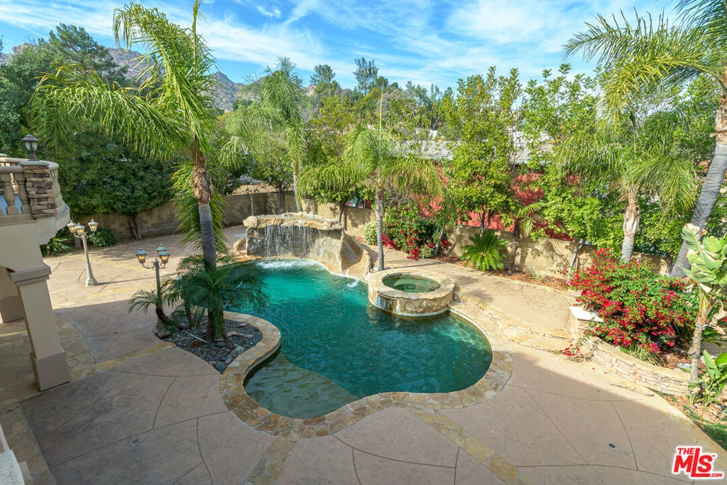 Photo of Listing #25497893