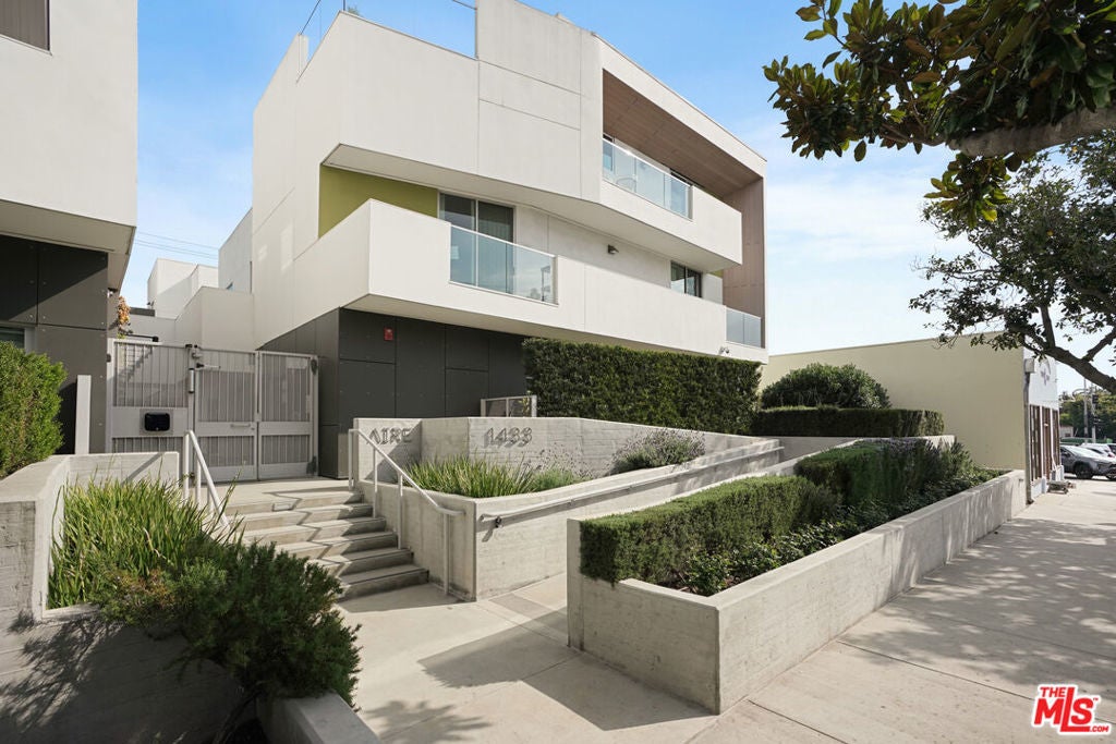 Photo of Listing #25498145