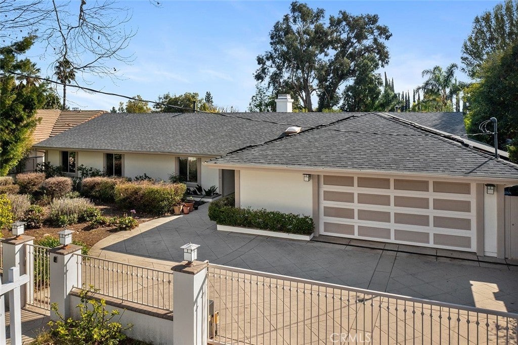 Photo of Listing #SR25027232