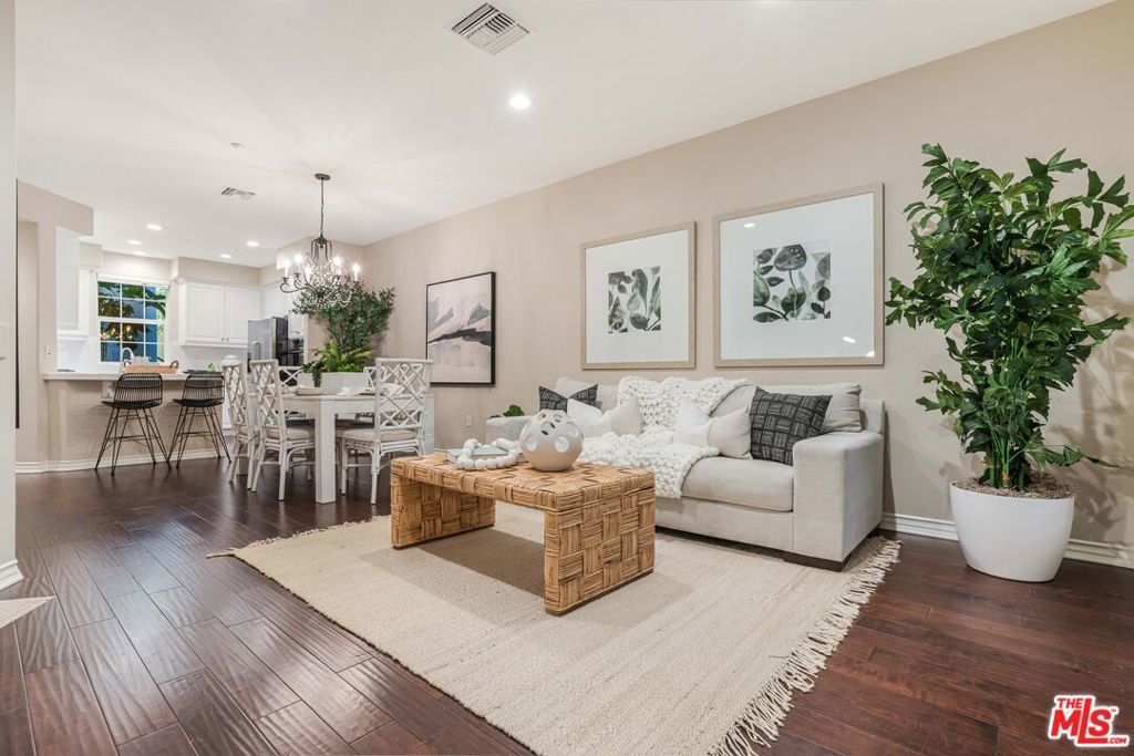 Photo of Listing #25498409