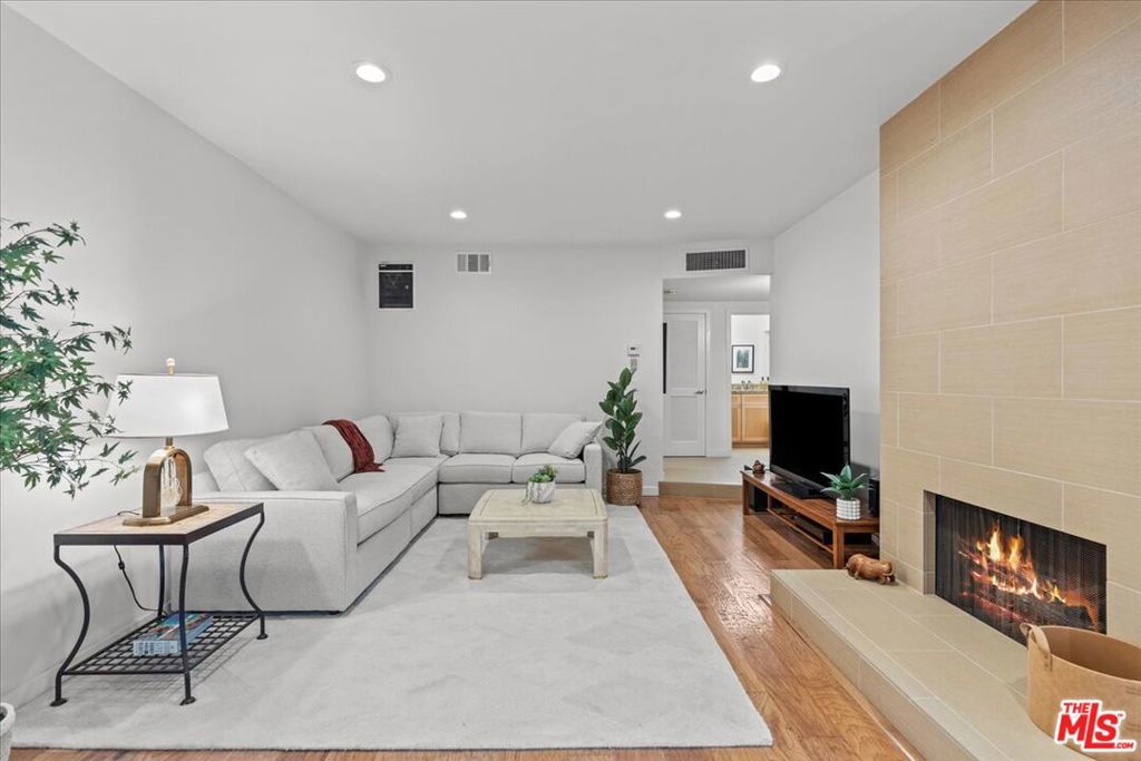 Photo of Listing #25498799